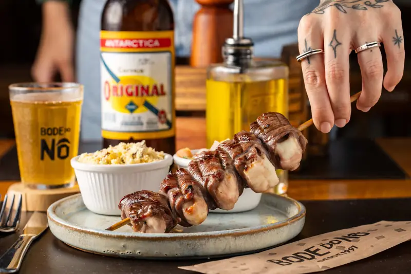 Espetinho de Carne de Sol com Queijo Coalho