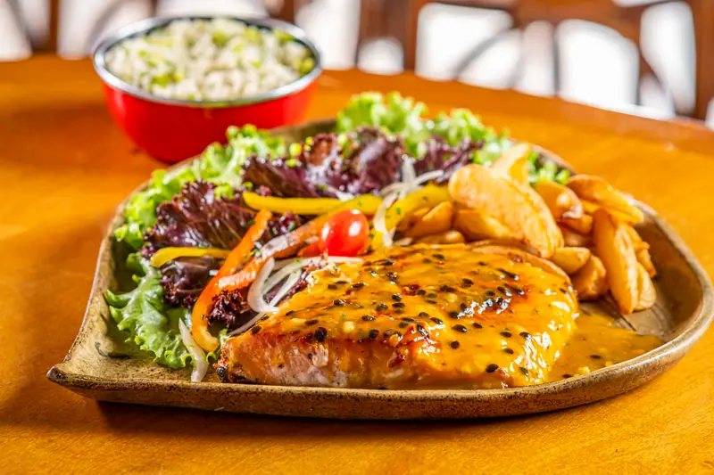 Filé de Salmão ao Molho de Maracujá
