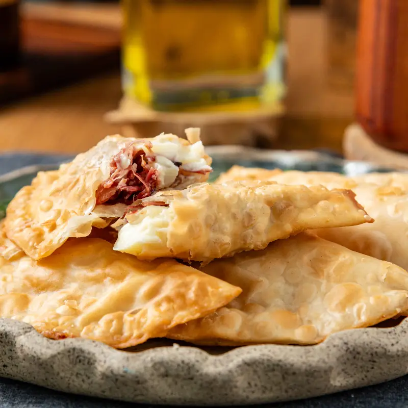 Pastel de Charque e Requeijão (4 un)